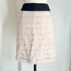 H&M Cream Scalloped Lace Overlay Mini Skirt Black Waist, Size 4
